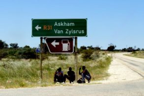 423557_365458513487057_646297377_n