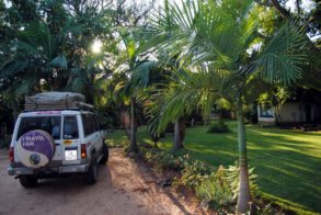 576352_403113053054936_1752559137_n