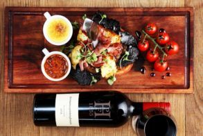 Burgundy Restaurant Wine Peering